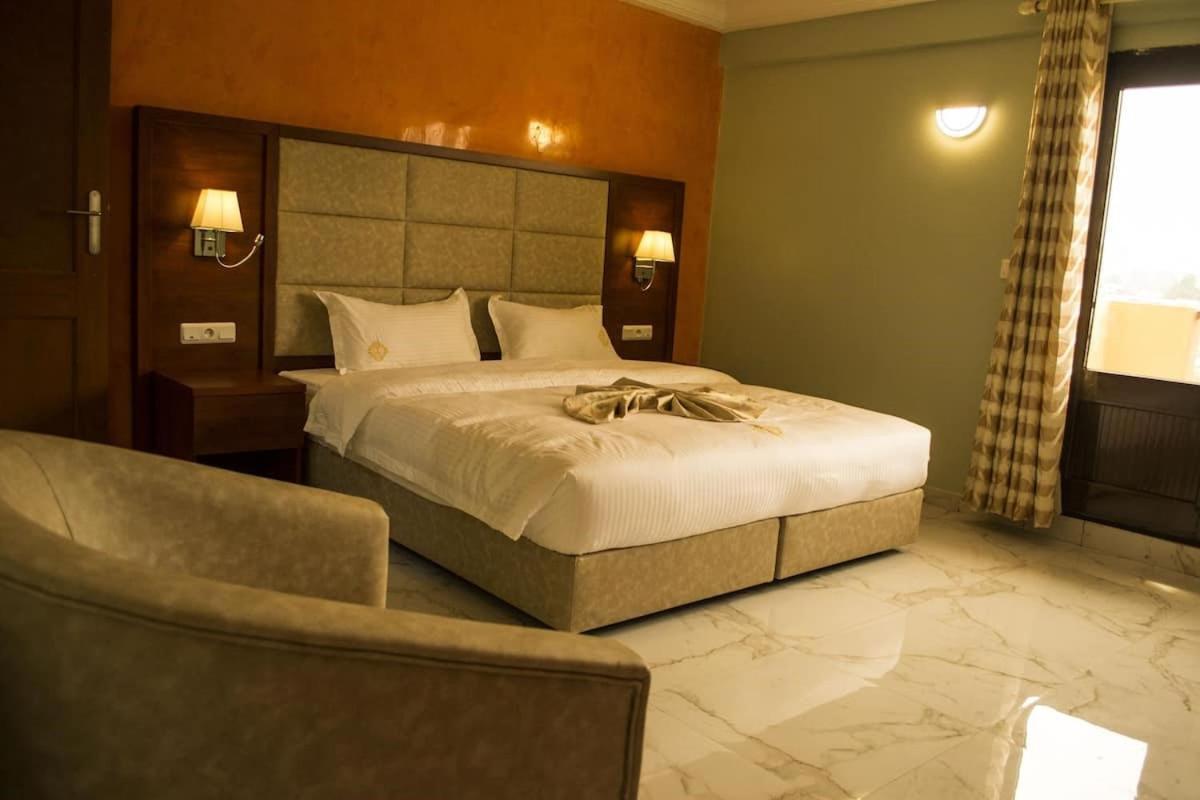 Hotel Jouvence International Yaoundé Buitenkant foto