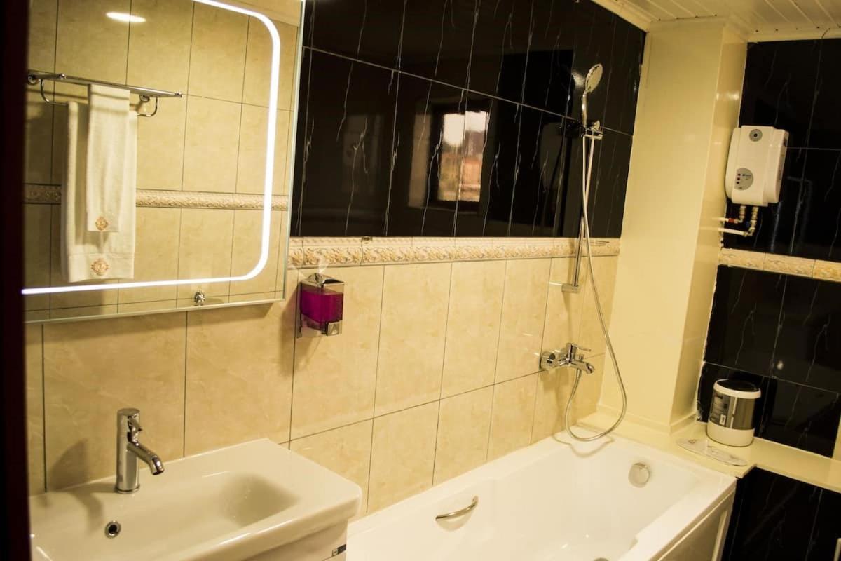 Hotel Jouvence International Yaoundé Buitenkant foto