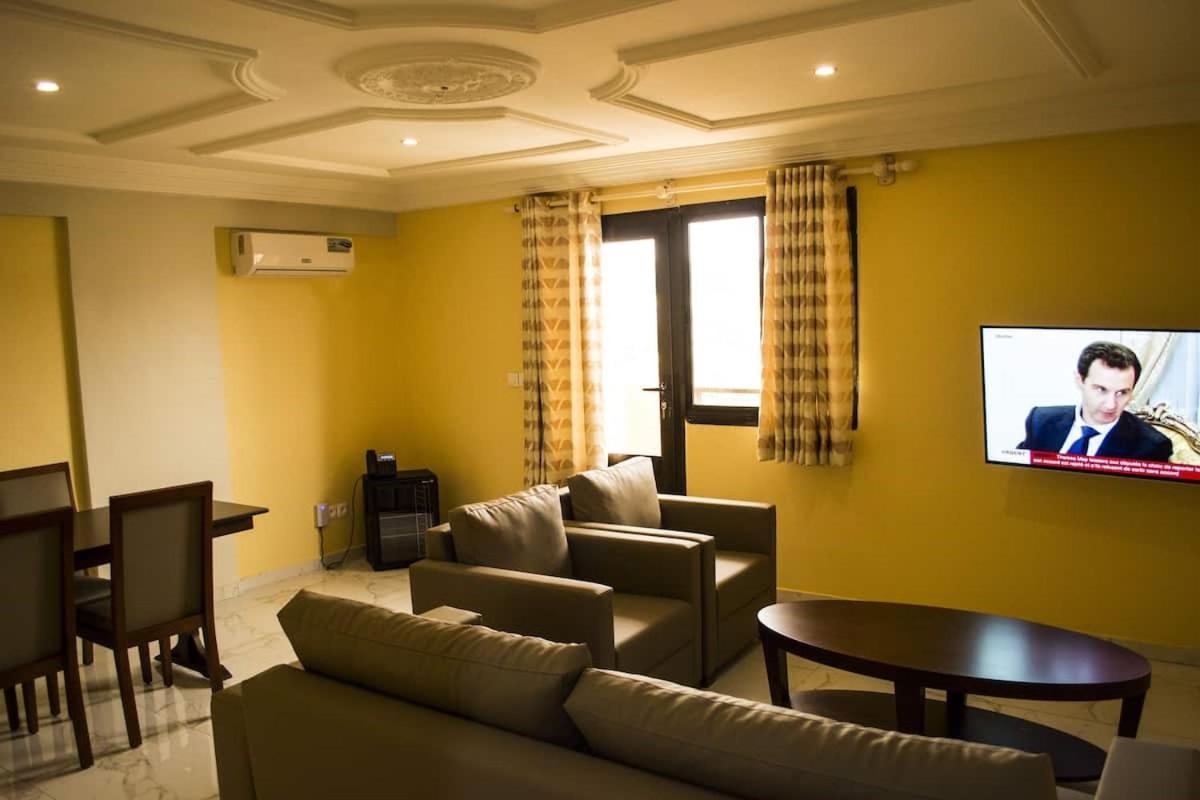 Hotel Jouvence International Yaoundé Buitenkant foto