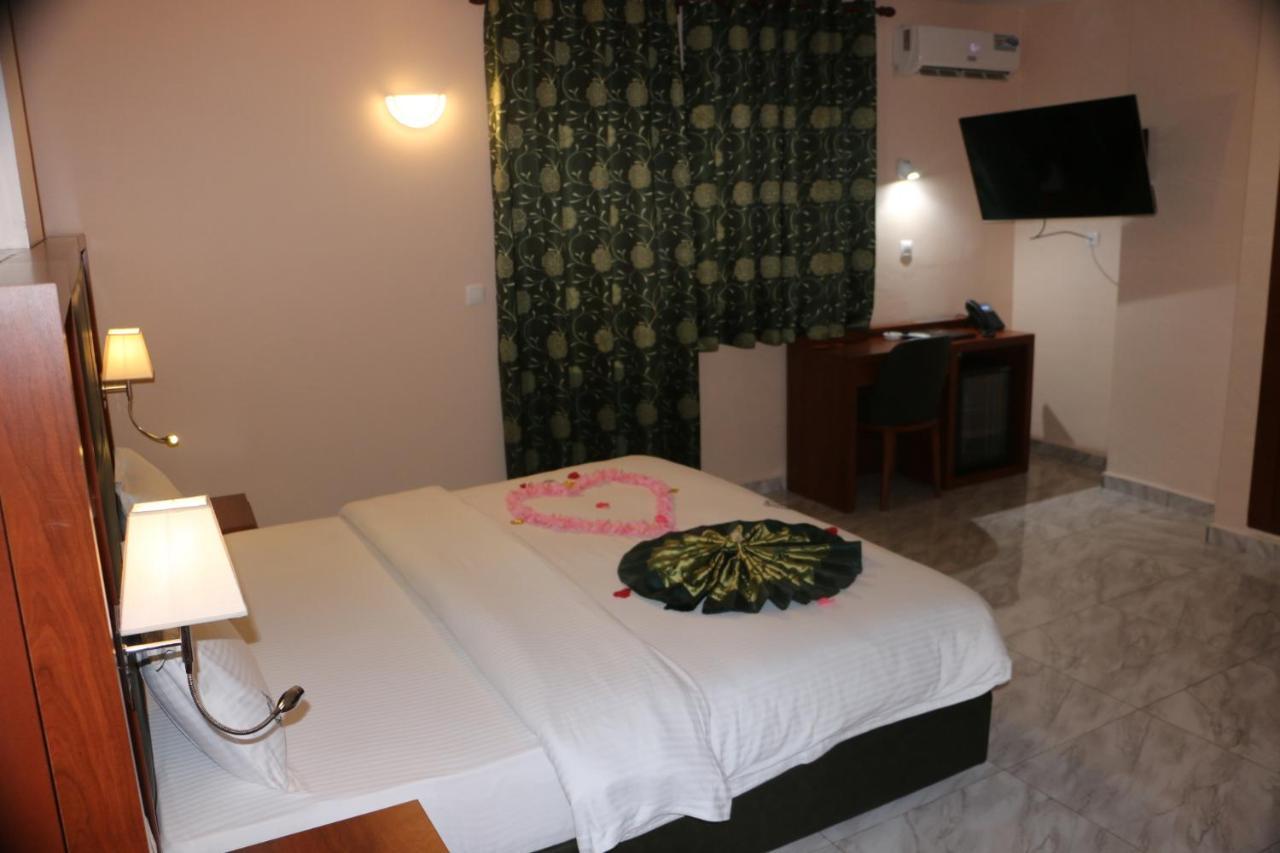 Hotel Jouvence International Yaoundé Buitenkant foto