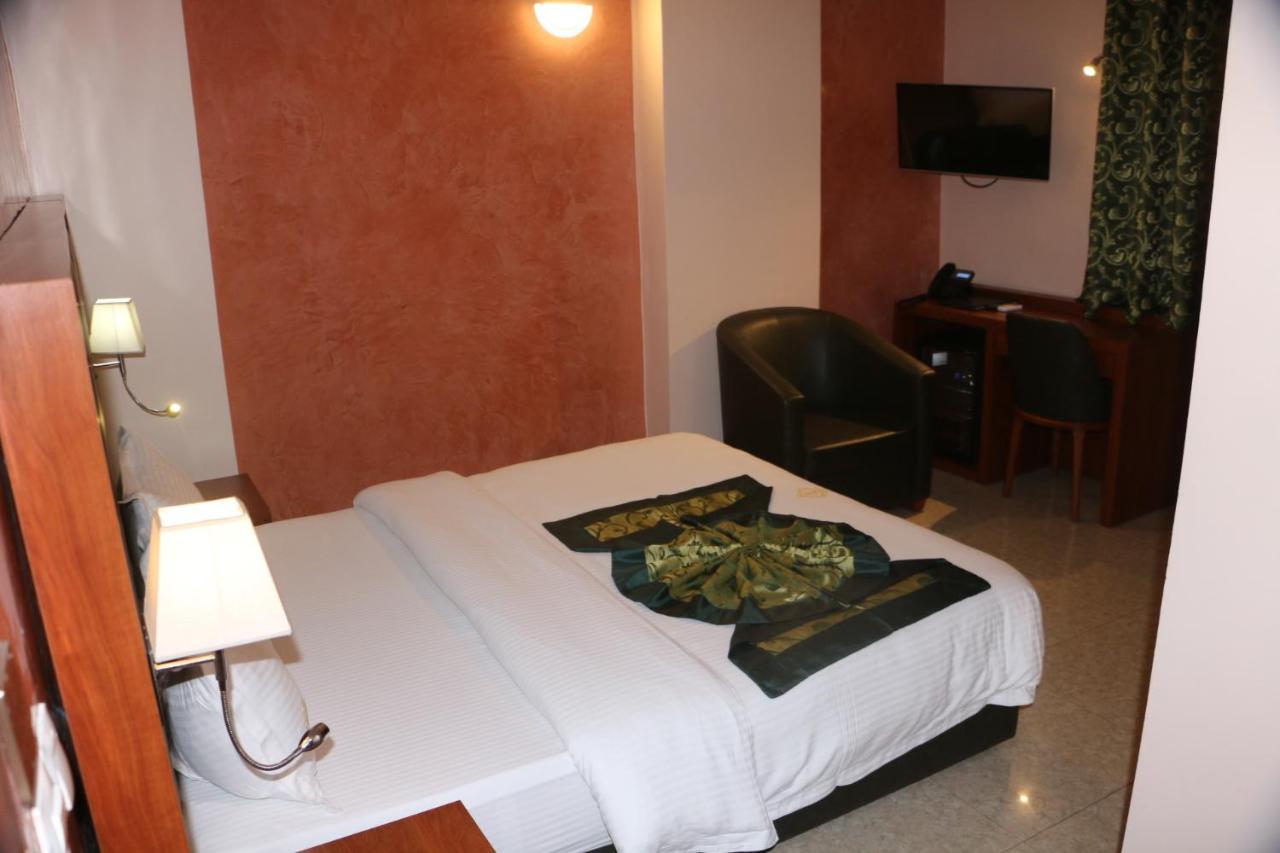 Hotel Jouvence International Yaoundé Buitenkant foto