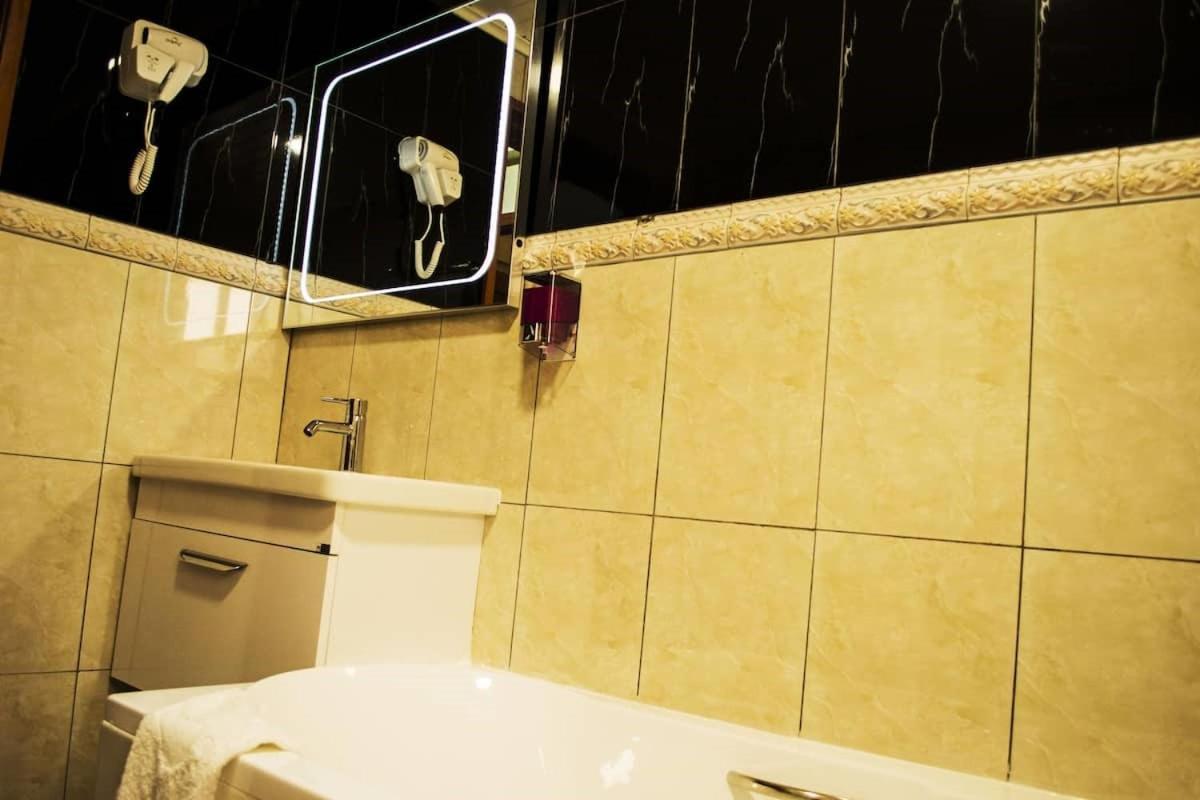 Hotel Jouvence International Yaoundé Buitenkant foto