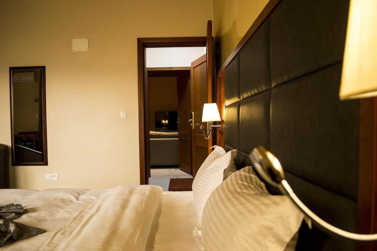 Hotel Jouvence International Yaoundé Buitenkant foto