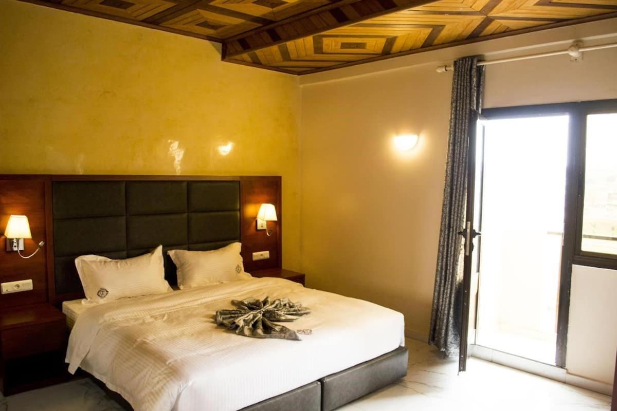 Hotel Jouvence International Yaoundé Buitenkant foto