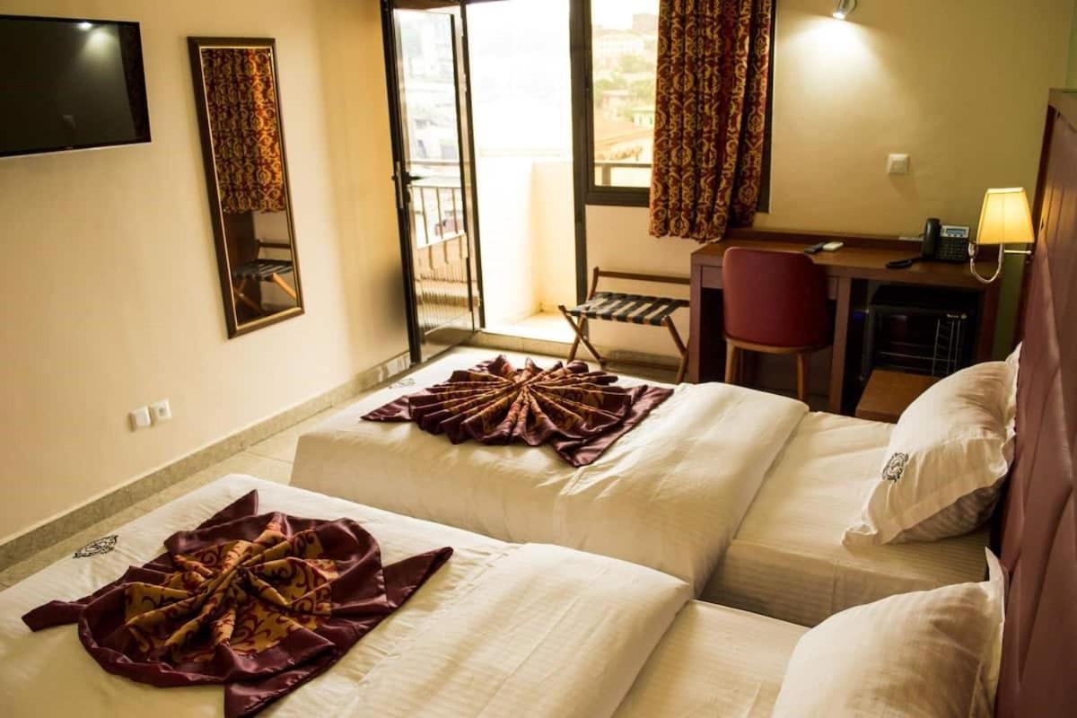 Hotel Jouvence International Yaoundé Buitenkant foto