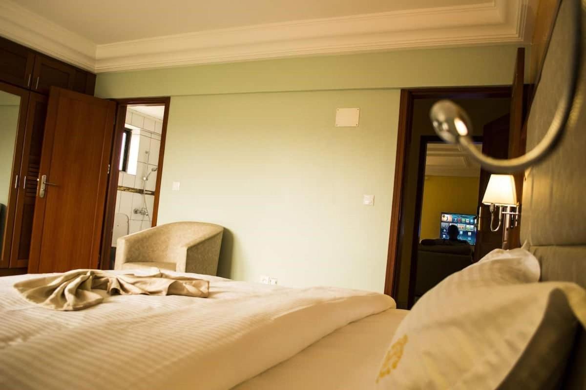 Hotel Jouvence International Yaoundé Buitenkant foto