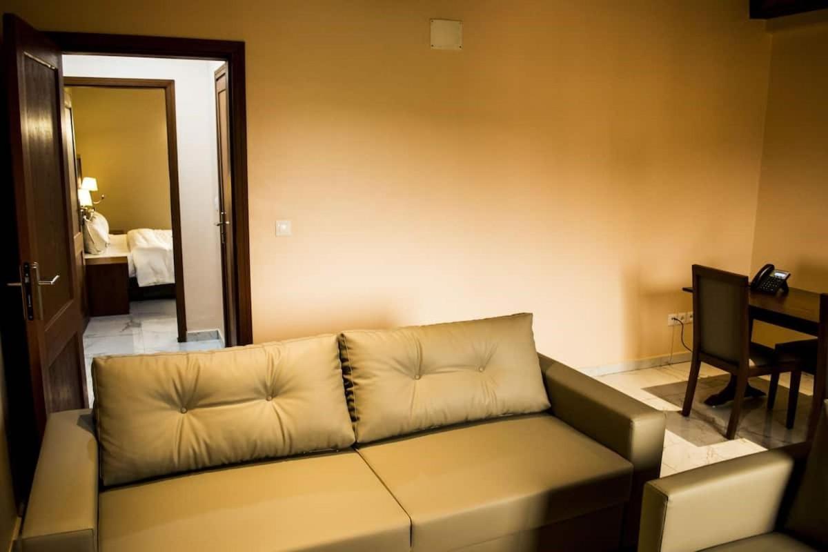 Hotel Jouvence International Yaoundé Buitenkant foto