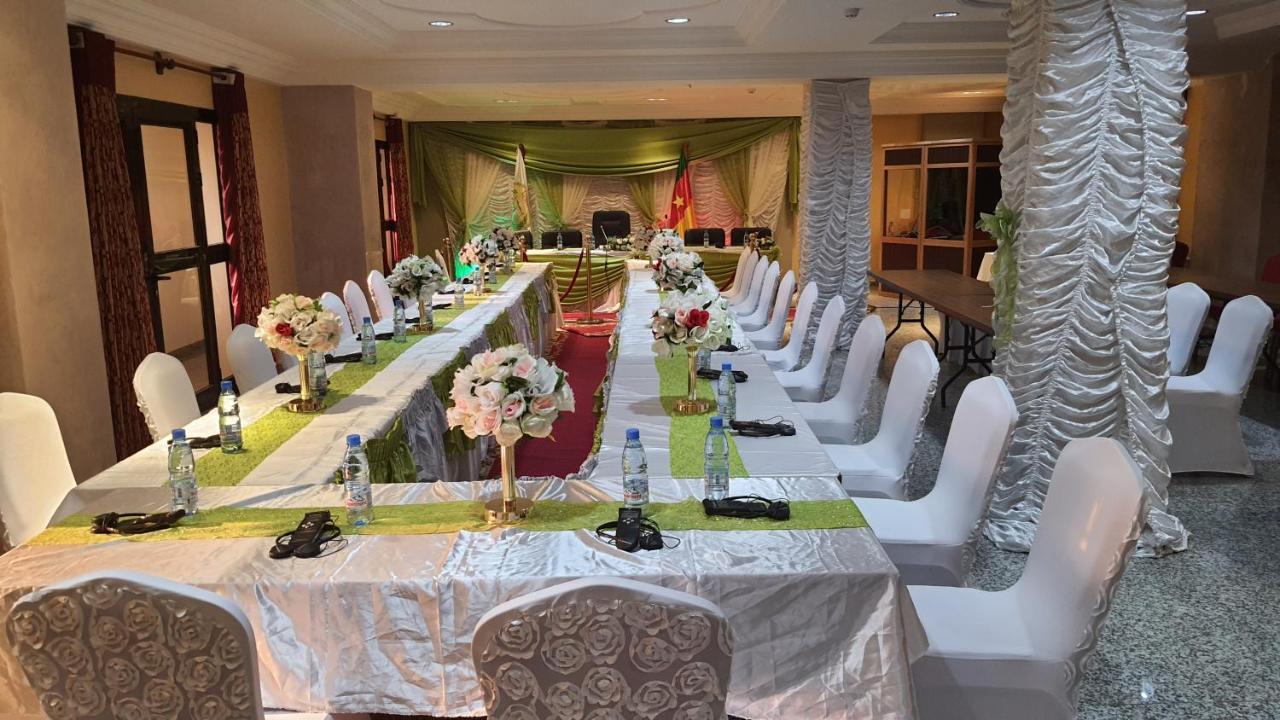 Hotel Jouvence International Yaoundé Buitenkant foto